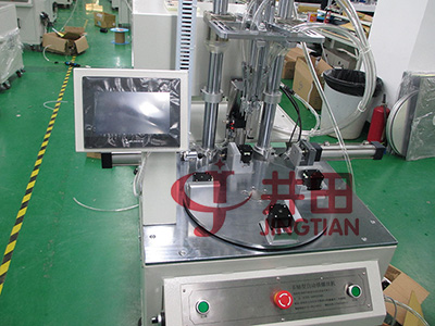 步進電機鎖付方案-四軸帶預(yù)壓鎖螺絲機