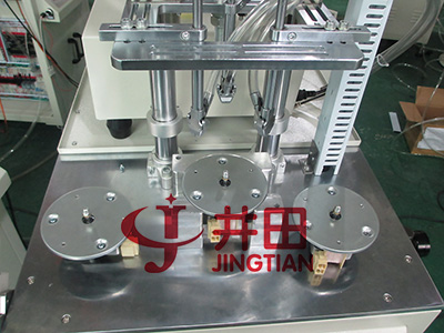 風(fēng)機罩鎖螺絲案例-三軸鎖螺絲機